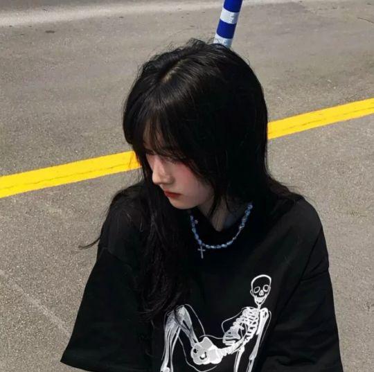 好看微丧女头，微信头像，好看微丧女头（INS黑色微丧系女生头像）