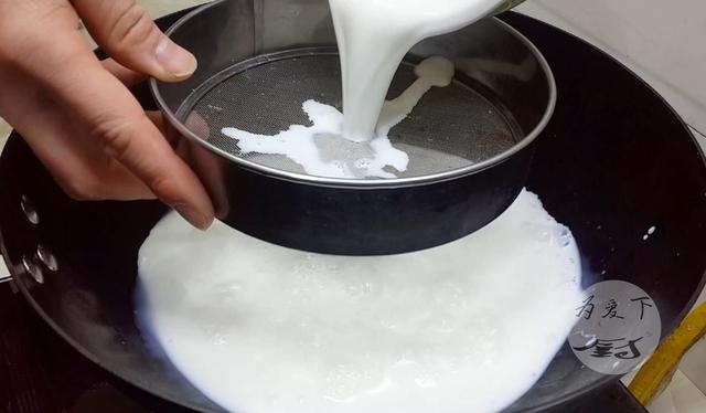 芝士做什么好吃又简单（牛奶里加1把芝士）