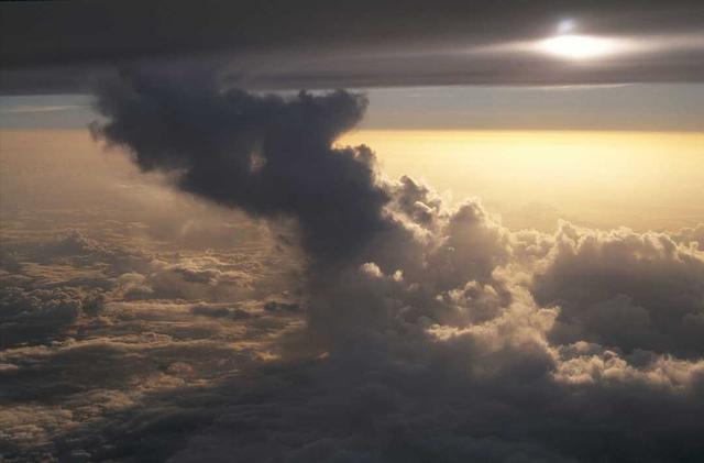 为什么地球两极特别冷 为什么两极冷赤道热，为什么地球两极特别冷（ 为什么天气总在变化）