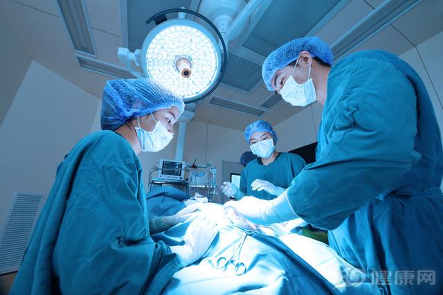 腰间盘突出自愈，腰间盘突出自愈方法（治疗腰间盘突出有3个方法）