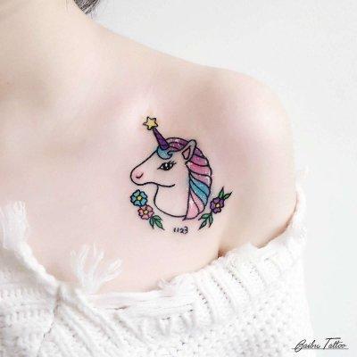 女生性感照片 个性头像，女生头像   个性 性感（女生性感吸引人部位微信头像）