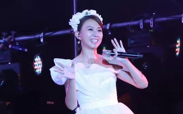 九百九十九朵玫瑰简谱，冲动的惩罚简谱（中国台湾省女歌手卓依婷歌曲简谱补充）