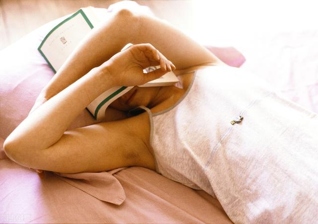 腋窝为什么会臭，腋窝为什么那么臭（哪些因素会导致患上腋臭）