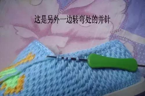怎么钩毛线拖鞋，学钩毛线拖鞋视频教程（钩针编织的蝴蝶图案的棉拖鞋）