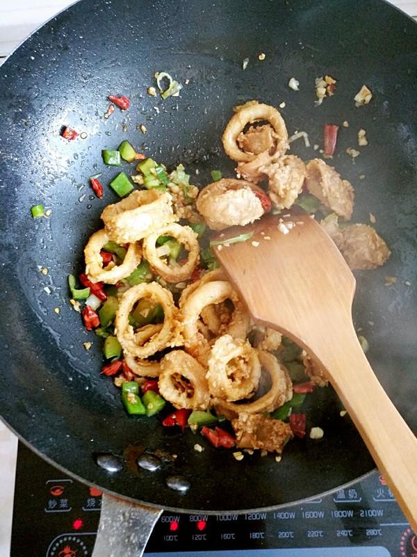 鱿鱼属于鱼类吗，鱿鱼是鱼类吗（“它”叫鱼却不是鱼）