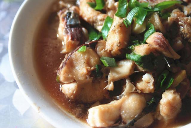 红烧草鱼怎么做，红烧草鱼怎么做好吃又简单（教你在家做红烧草鱼块）