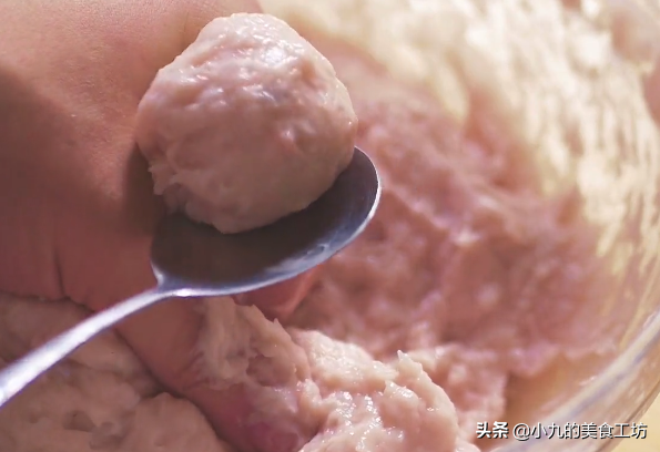 买来的鱼丸怎么做好吃，做鱼丸好吃的窍门（5块钱在家做一锅）