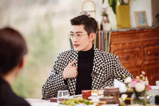 郭敬明朱梓骁发生了什么事，朱梓骁是因为什么被雪藏了（因郭敬明人气暴跌无戏拍）