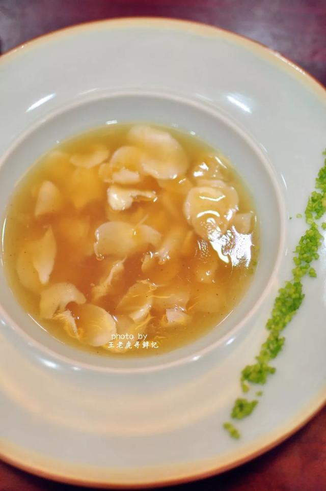 酸辣乌鱼蛋汤做法，一道美妙如花的鲁菜名菜烩乌鱼蛋汤