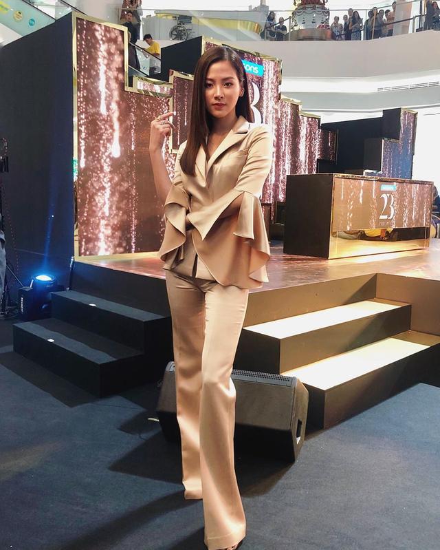 泰国小水扮演者，泰国小水扮演者叫啥（27岁泰星平采娜穿西装变御姐）