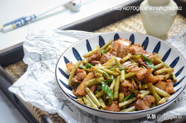 酸豆角炒五花肉的做法，酸豆角炒红烧肉的做法（随便搭配个酸豆角炒肉）