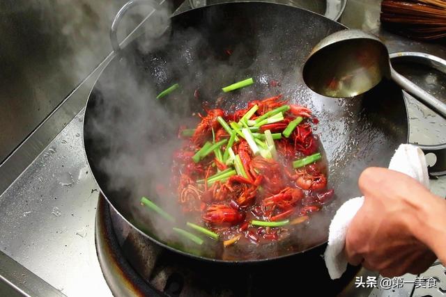 小龙虾怎么做好吃又简单，又简单又好吃的小龙虾做法（虾肉嫩滑麻辣入味）