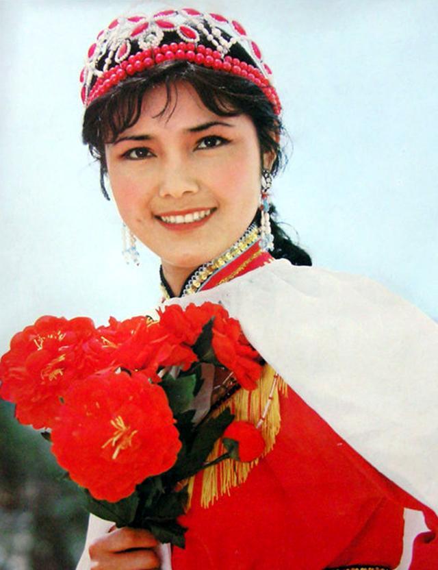 冲锋陷阵演员表，冲锋陷阵电影的女主角是谁（主演《自豪吧）