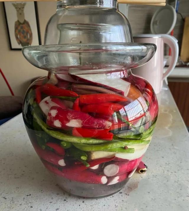 泡菜生花用什么方法可以去掉，泡菜怎么泡不生花（泡酸菜如何不生白花）