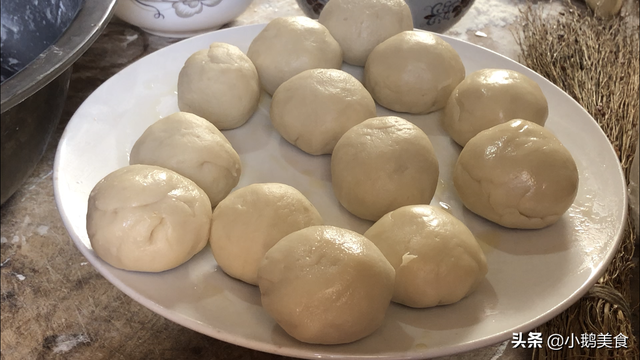 炸糖糕怎么和面，炸糖糕的方法怎么和面（糖糕好吃关键在和面）