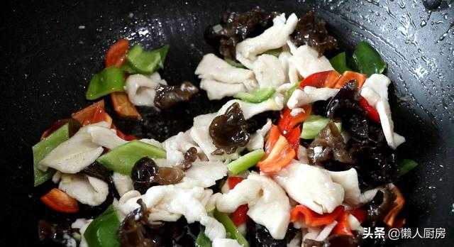木耳炒鸡的做法怎么样做最好吃，木耳炒鸡的做法怎么样做最好吃窍门（不会做饭的人也能学会）