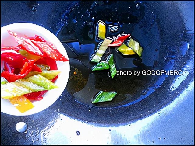 白菜怎么吃，白菜怎么吃解毒效果好（舒缓压力白菜炒肉片的做法）