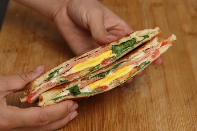 家庭版吐司三明治做法，别再为孩子早餐发愁了