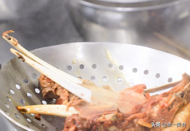 先炖后炸羊排的做法，炸羊排之前要不要煮一煮（手撕羊排还能这样做）