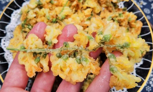 槐树花怎么做好吃，槐花怎么做好吃（槐花别蒸着吃了）