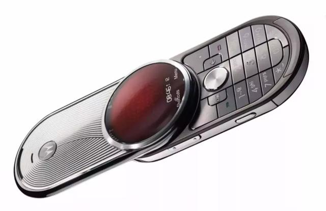 摩托罗拉aura，摩托罗拉经典款（口红造型、透明屏幕、伸缩镜头）