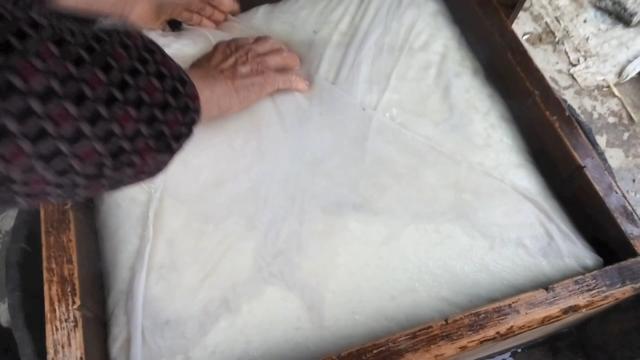 天然石磨豆腐的做法，传统古法用石磨打豆腐的全过程