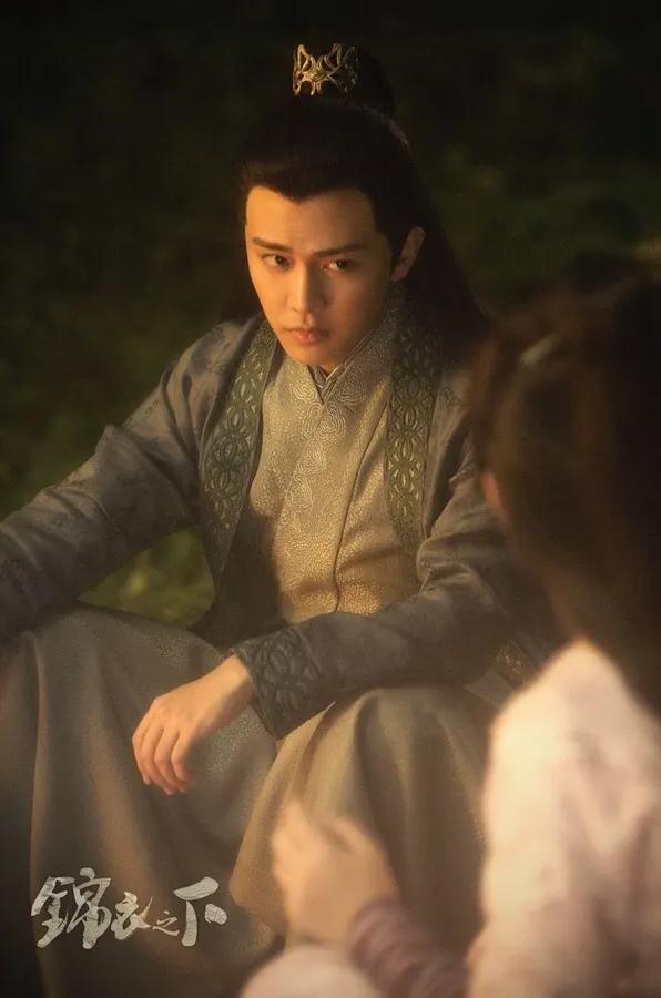 锦衣之下好看吗，电视剧锦衣之下好看吗（令人上头的《锦衣之下》被压了两年）