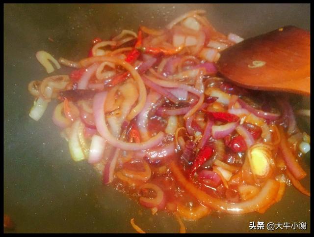 死掉的花甲焯水会开口吗，《花甲死了用开水煮会开口吗》