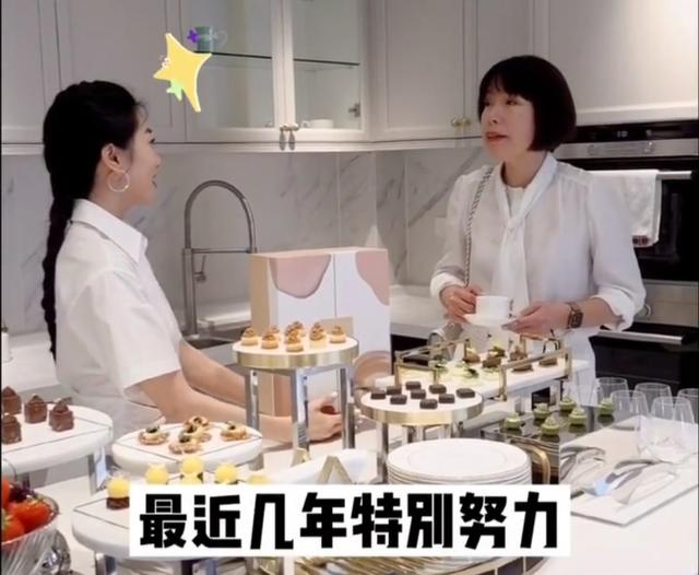 郑恺前女友程晓玥搬新宅，友人做客曝其近况，分手后变事业女强人