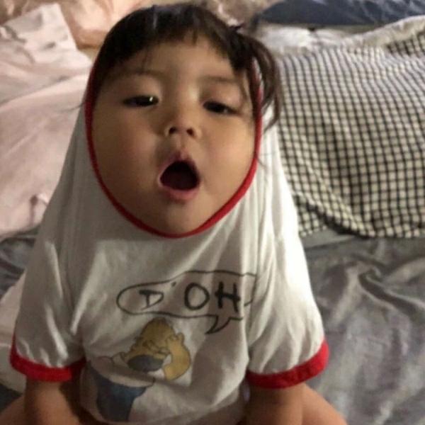 男生锁骨部位图，微信头像，男生锁骨部位图（有趣的肚子弹来弹去。）