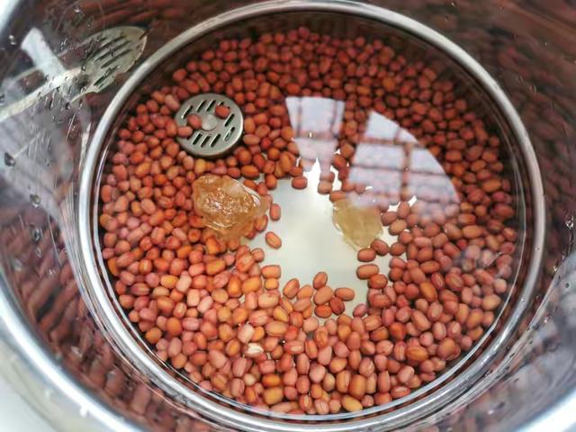 红豆糯米糕怎么做，红豆沙糯米糕简单做法（想吃红豆糯米糕不要出去买啦）