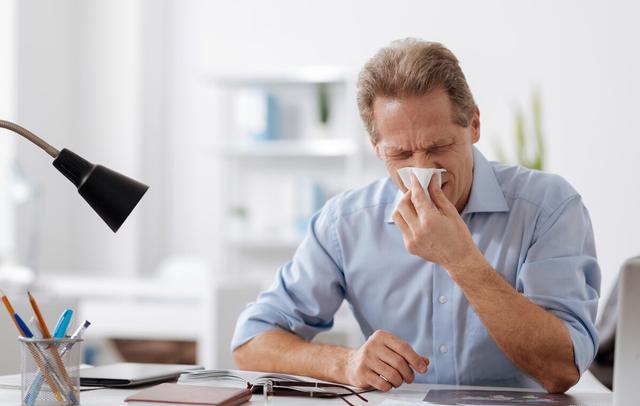 秋季过敏性鼻炎，秋季过敏性鼻炎怎么治愈（过敏性鼻炎又要发作了）