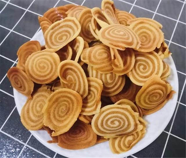 教你怎么做油炸猫耳朵，炸猫耳朵的家常做法窍门（教你在家做小零食猫耳朵）
