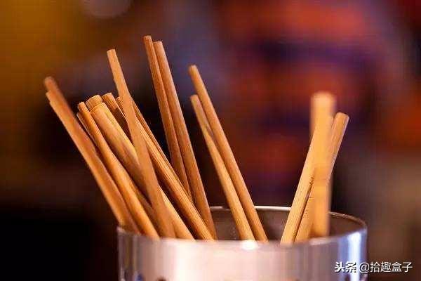 红酒木塞怎么取出妙招，红酒塞子怎么塞回去妙招（四个小妙招告别尴尬）