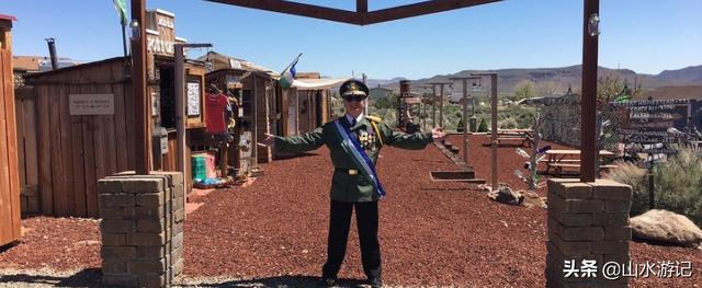 纸牌国中的鸟是什么鸟，纸牌国讲的是什么鸟（美国也有个“国中之国”）