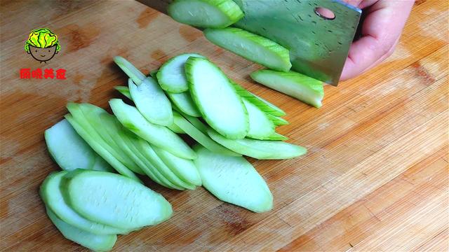 最好喝的丝瓜汤的做法，最好喝的丝瓜汤的做法西红柿（丝瓜汤最解馋的做法）