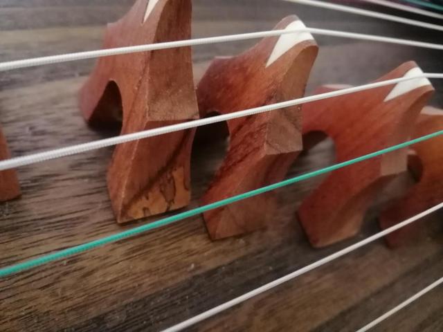 古筝有多少根琴弦，古筝有多少根弦（古筝这么多根弦你都认清了吗）