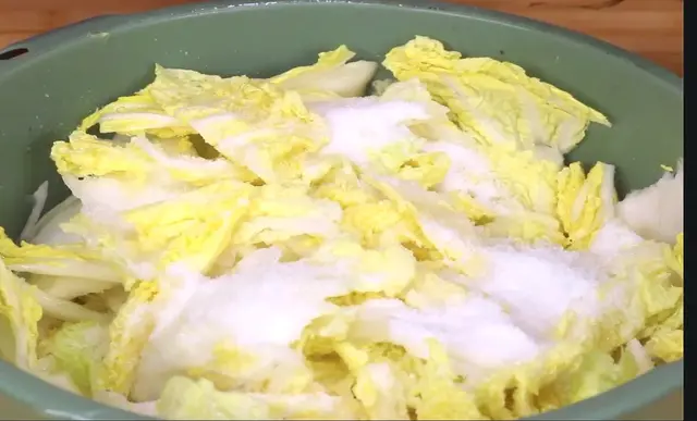 辣白菜的，辣白菜的腌制方法和配料（辣白菜最简单快速做法）