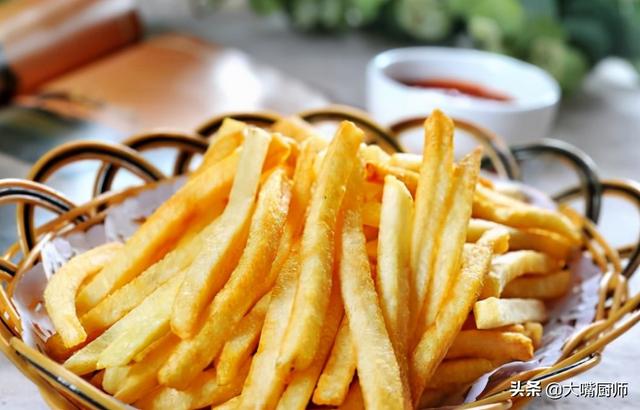 自制薯条制作方式，自己制作薯条的方法（厨师长教你炸薯条）