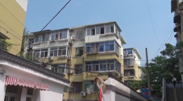 小区开门的钥匙叫什么，小区门有钥匙打不开有哪些原因（男子百元买来“万能钥匙”）