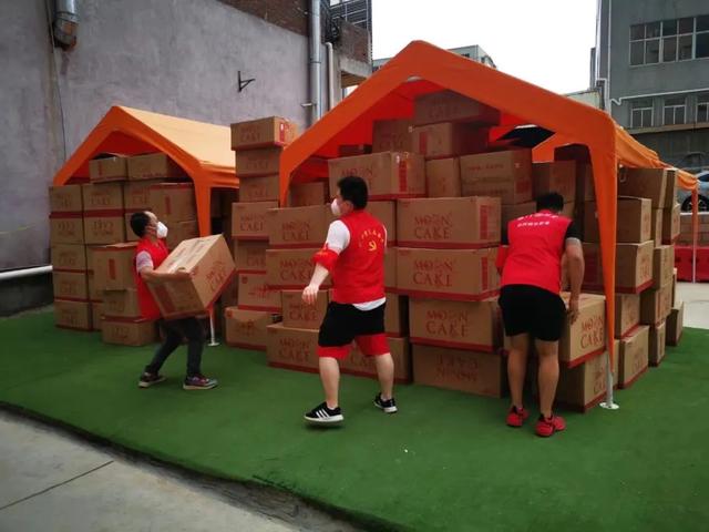 在一起电视剧演员表，我要和你在一起电视剧演员表（张嘉译、海清、蒋欣、靳东、雷佳音等众星演绎《在一起》）