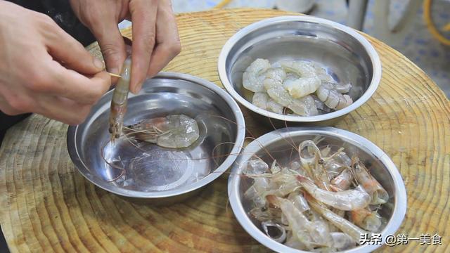 虾饼的做法，香煎虾饼的做法（厨师长教你做一道营养丰富的早餐虾饼）