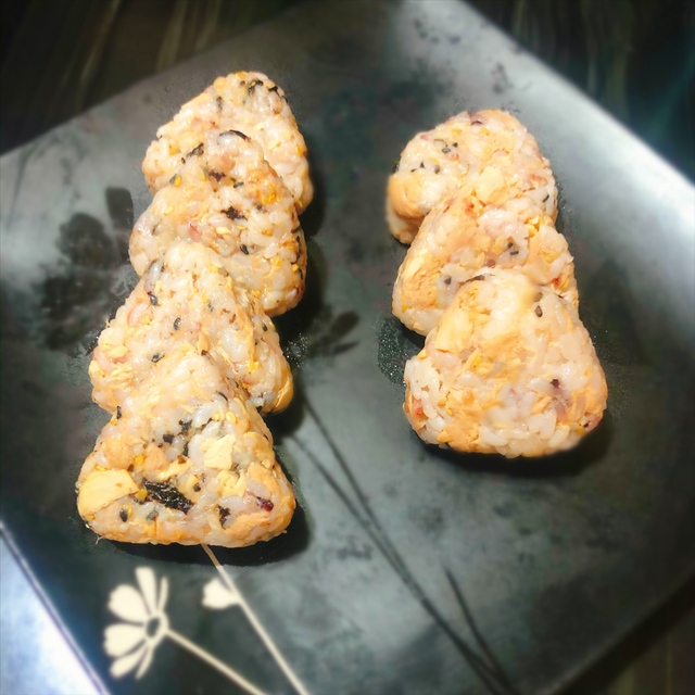 金枪鱼罐头怎么吃，盐浸金枪鱼罐头怎么吃（教你用米饭和金枪鱼罐头做踏青小食）