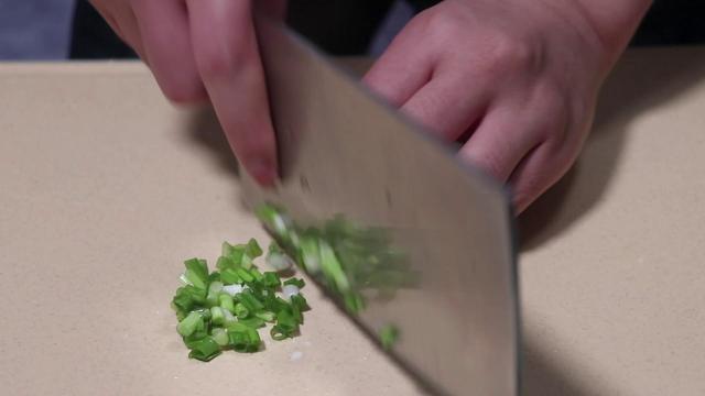 小葱拌豆腐的常见做法，教你小葱拌豆腐最正宗的做法