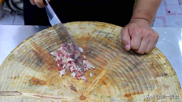 正宗鱼香茄子的做法步骤，鱼香汁的比例1:2:3:4:5（厨师长教你正宗鱼香茄子做法）