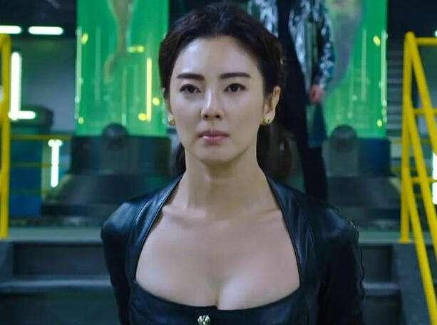 2009年，王全安与相恋十年的余男分手，转身便与张雨绮拍了部好戏
