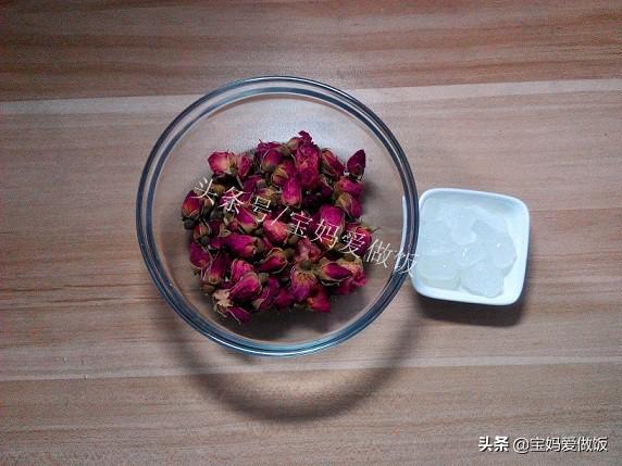玫瑰花露怎么做，玫瑰花纯露的制作方法窍门（教你自制玫瑰花露：无添加）