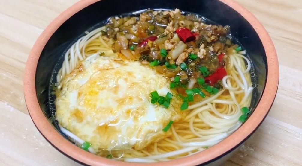 圖片[7]-【酸菜煎蛋面】做法步驟圖 酸爽美味 好吃又營養-起舞食譜網