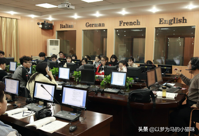 文科女生学什么专业好，文科女生学什么专业就业前景好（比较适合的7大专业）