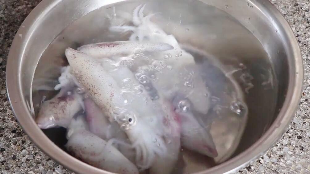 图片[2]-【沙姜焗鱿鱼】做法步骤图 做法很简单 这个季节吃最美味-起舞食谱网